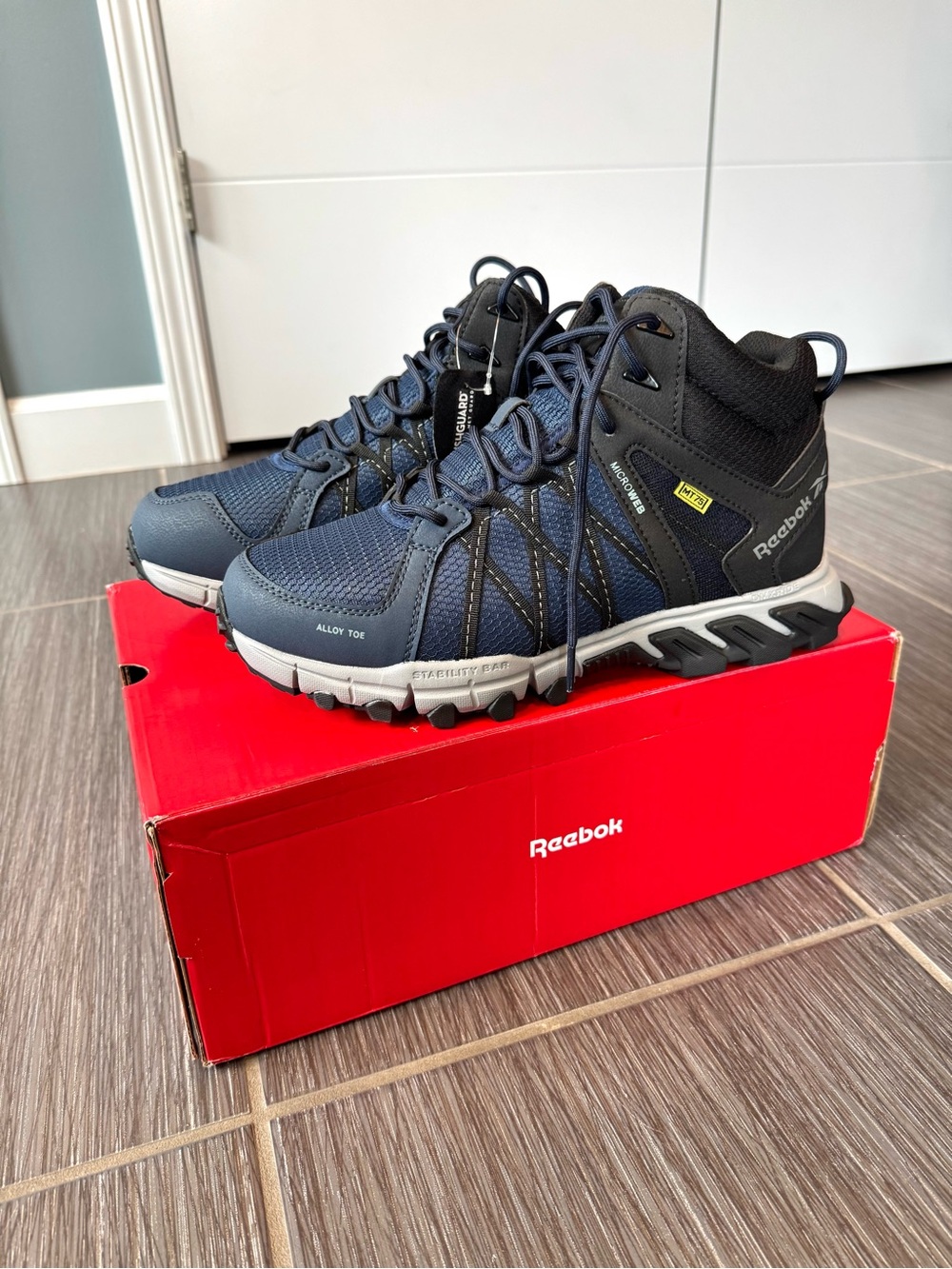 Reebok Men's Navy and Black Alloy Toe Work Boot
